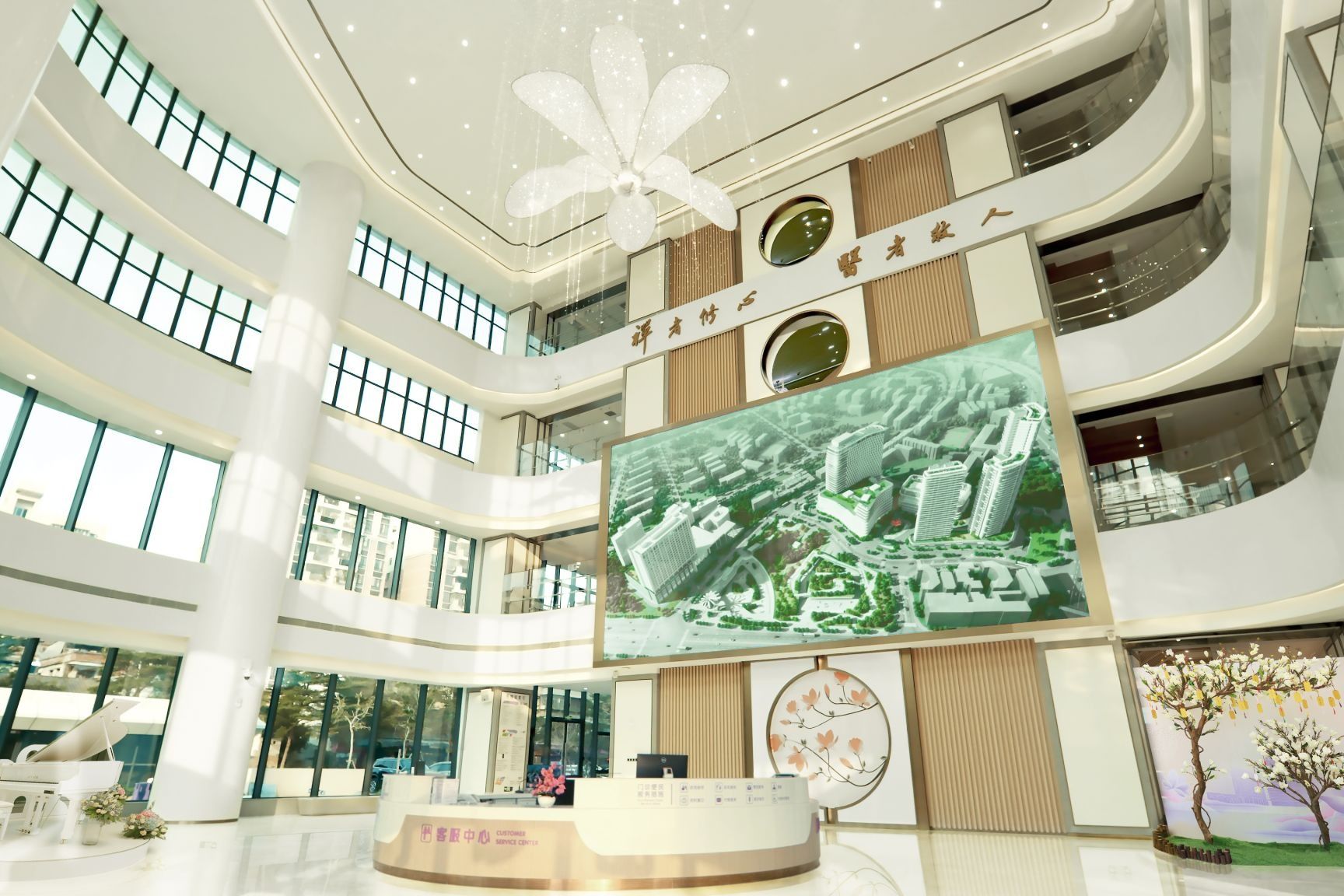 The atrium and service desk at Foshan Fosun Chancheng Hospital